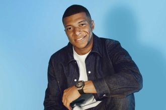 kylian-mbappé-wearing-the-big-bang-unico-king-gold-ceramic-44-mm-close-up-2