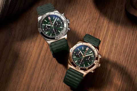 BR-Chronomat-B01-42-Green-Green-Double StillLife RVB