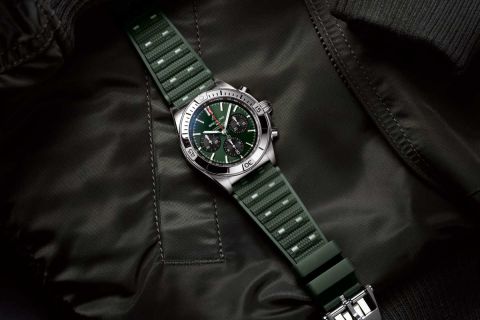 BR-Chronomat-B01-42-Green-Green StillLife-Chronolog RVB